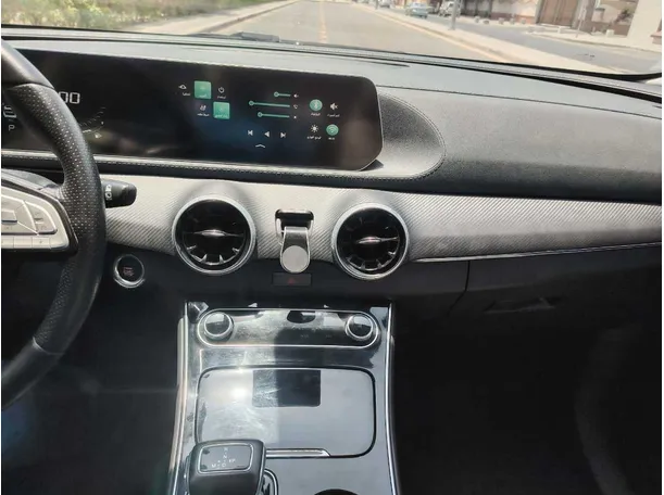 Car image 24