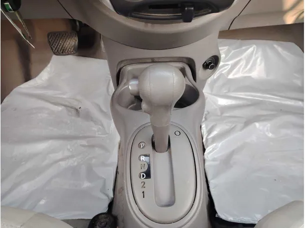 Car image 19