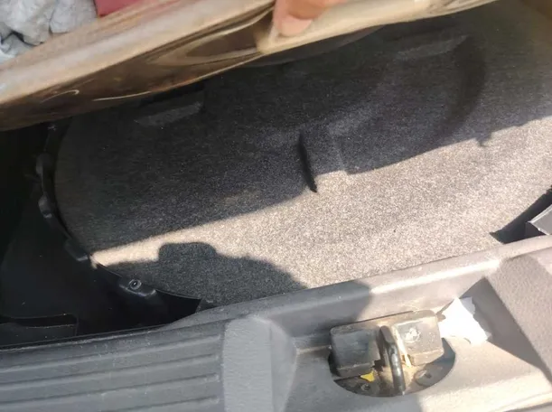 Car image 30