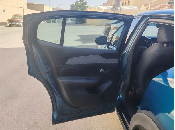 Car image 15