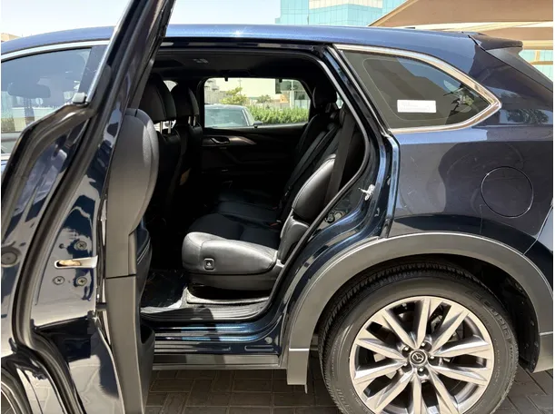 Car image 16