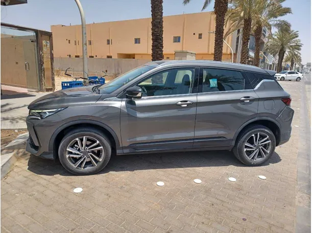 Car image 8