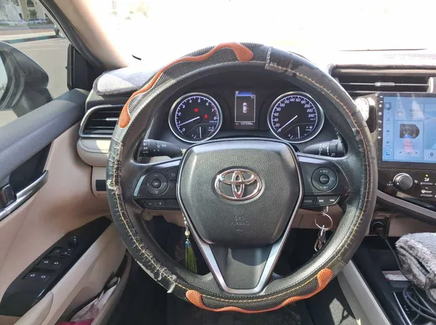 Car image 18