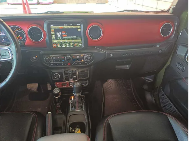 Car image 16