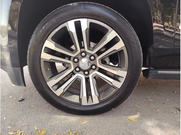 Car image 10