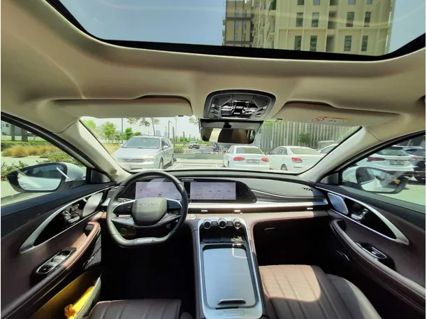 Car image 17