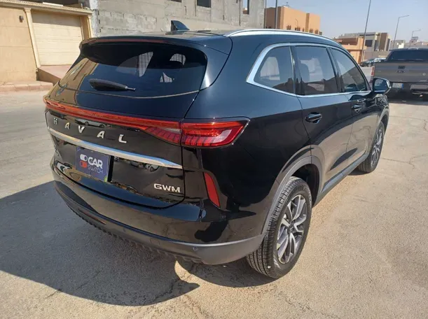 Car image 5