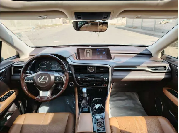 Car image 18