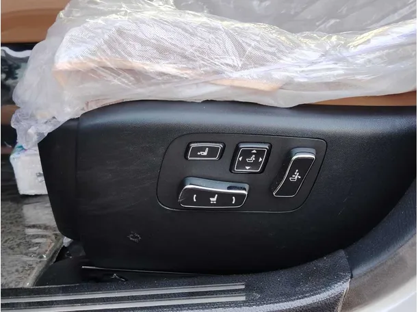 Car image 33