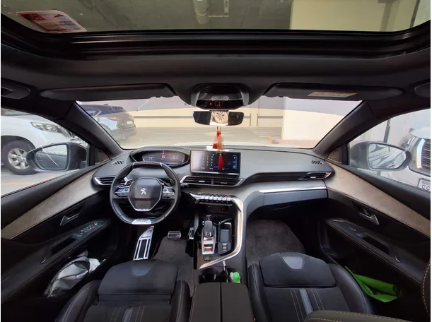 Car image 19