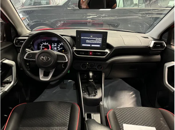 Car image 12