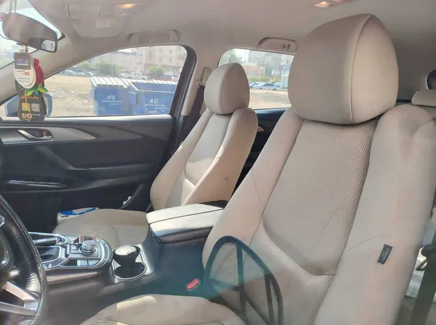 Car image 14