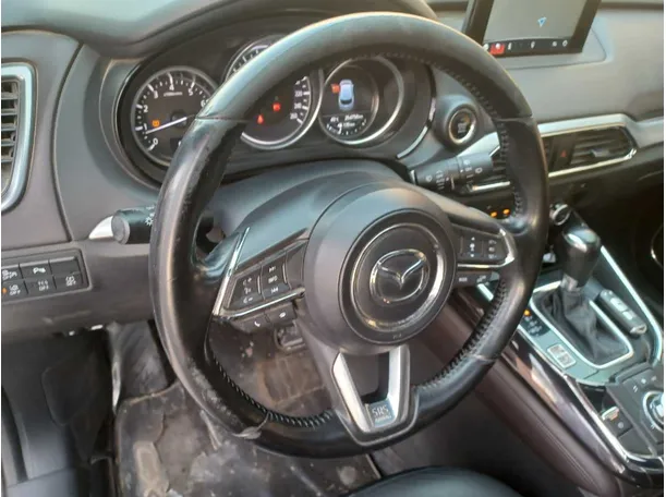 Car image 19