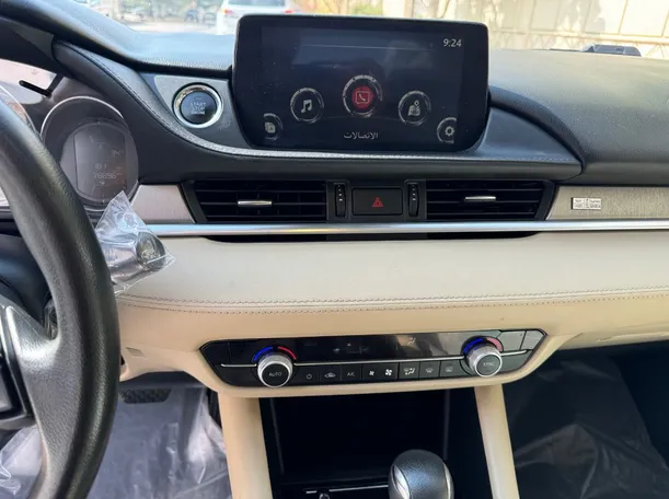 Car image 15