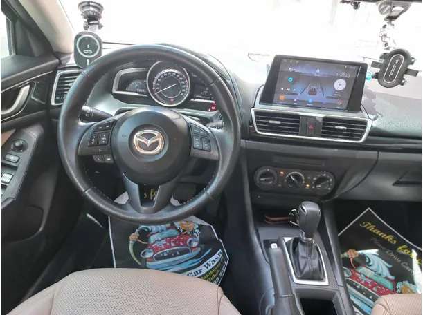 Car image 25