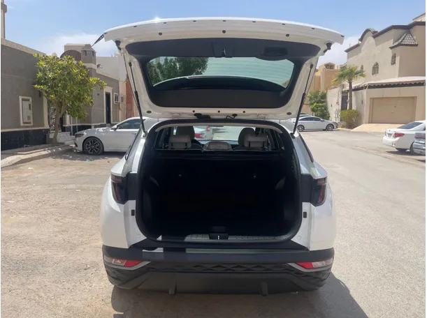 Car image 22