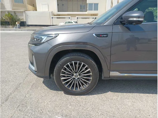 Car image 9