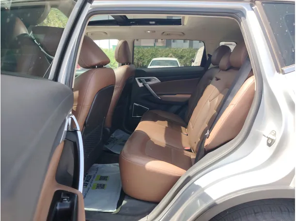 Car image 16