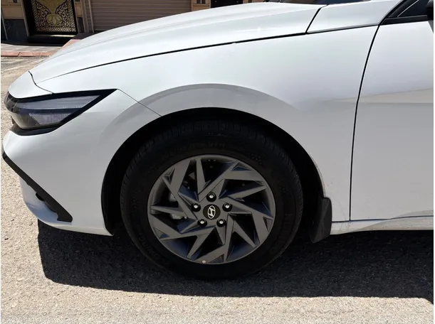 Car image 9
