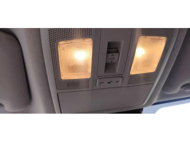 Car image 26