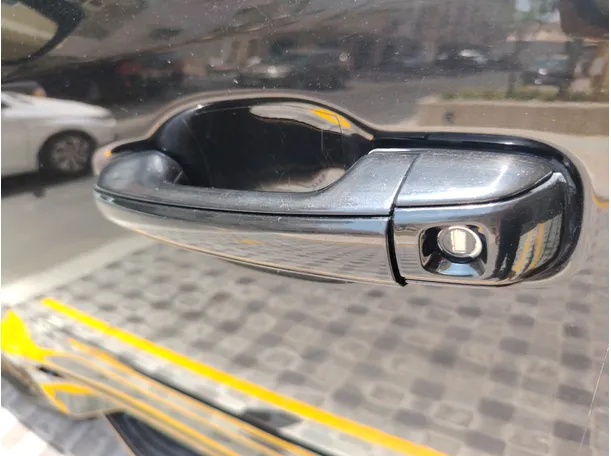 Car image 37