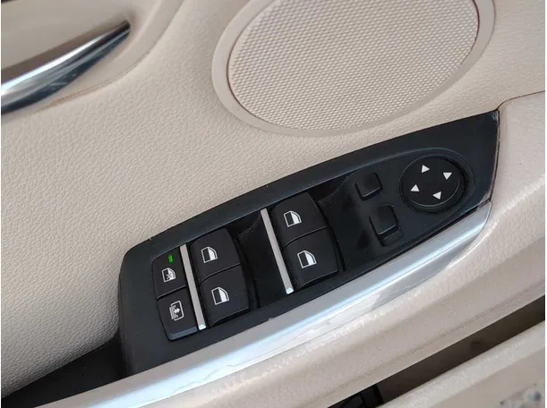 Car image 29