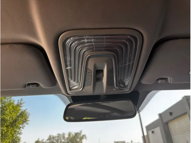 Car image 24