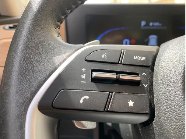 Car image 29