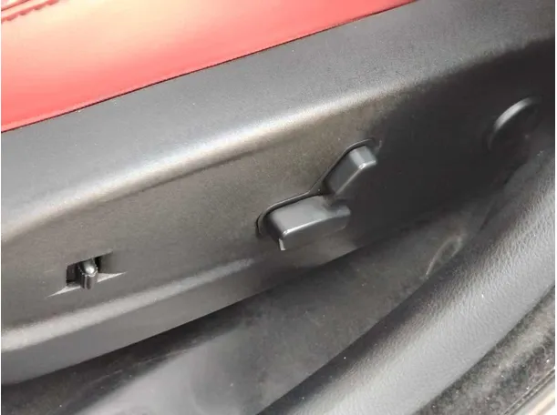 Car image 30