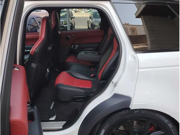 Car image 17
