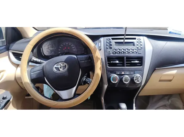 Car image 19
