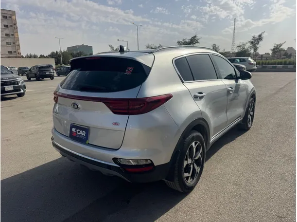 Car image 5