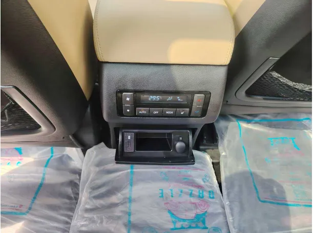 Car image 43
