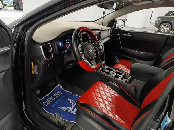Car image 11