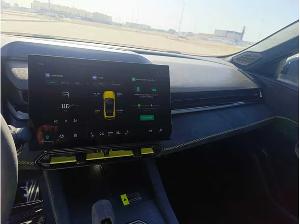 Car image 27