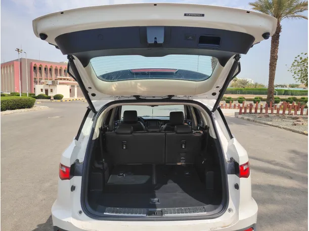 Car image 25