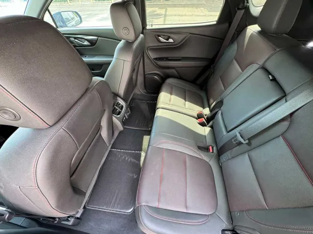 Car image 13