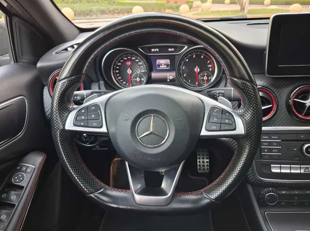 Car image 17