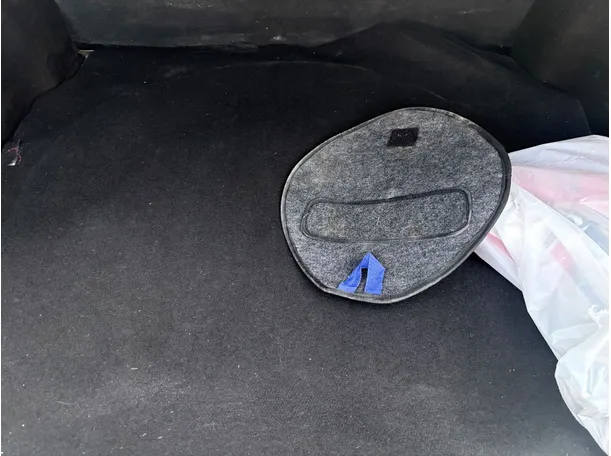 Car image 25