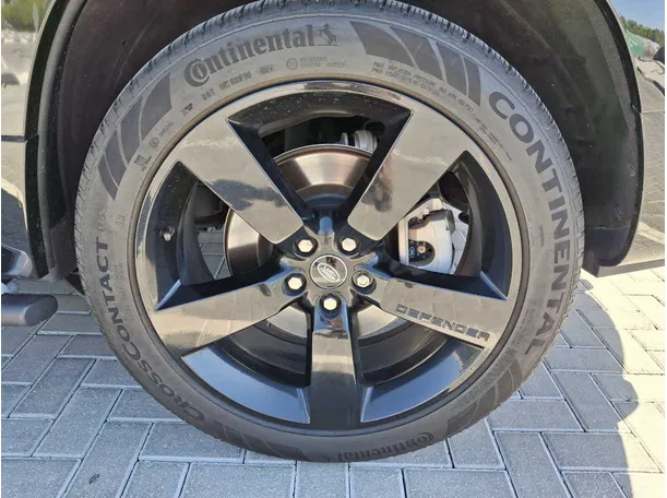 Car image 9