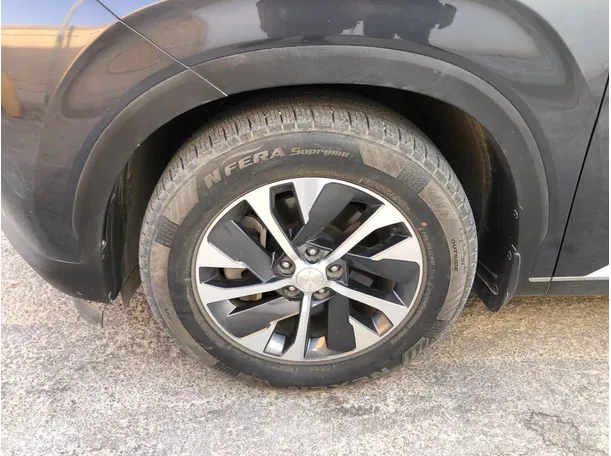 Car image 10