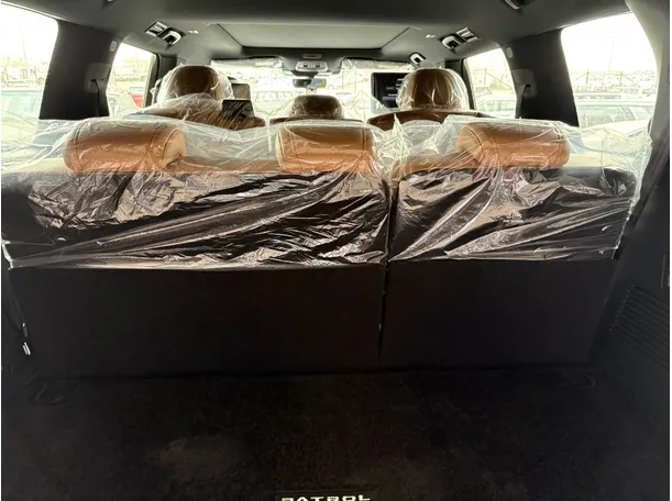 Car image 26