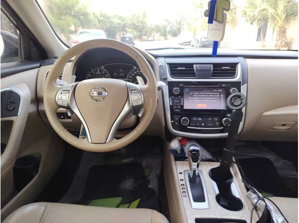 Car image 18