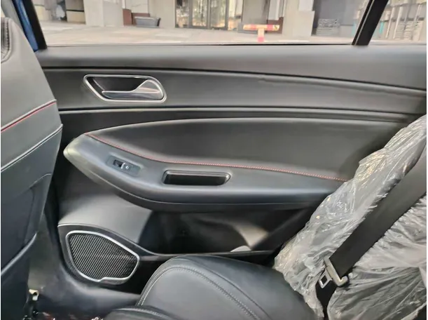 Car image 30