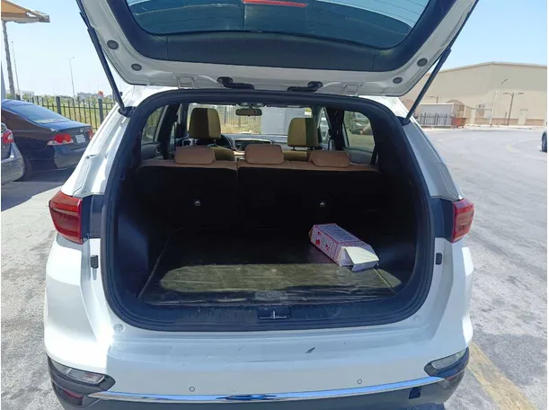 Car image 26