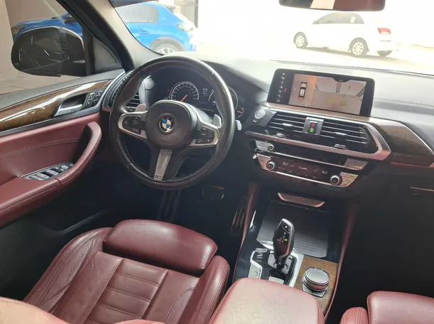 Car image 18