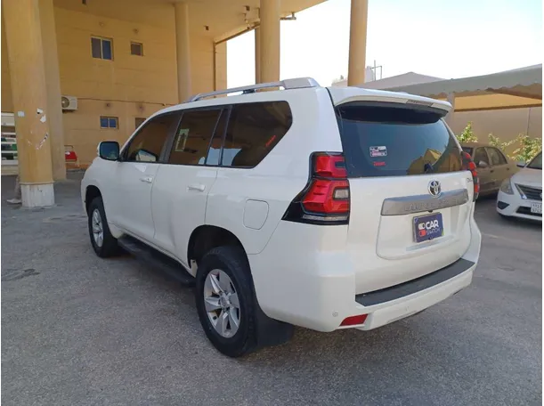 Car image 7
