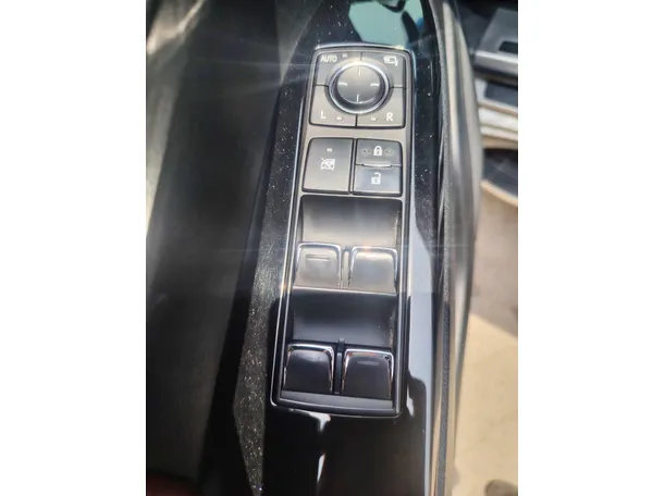 Car image 33