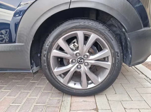 Car image 9