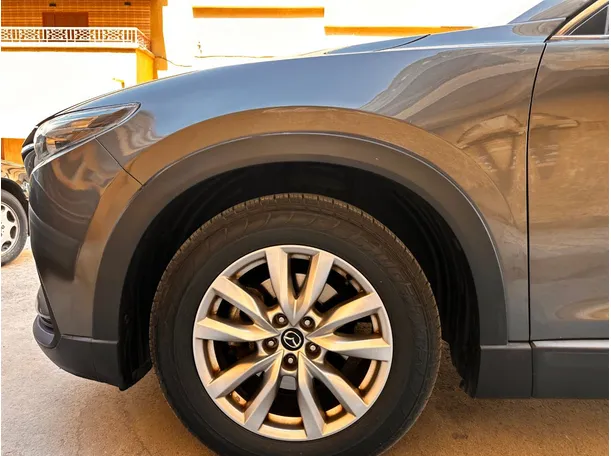 Car image 9